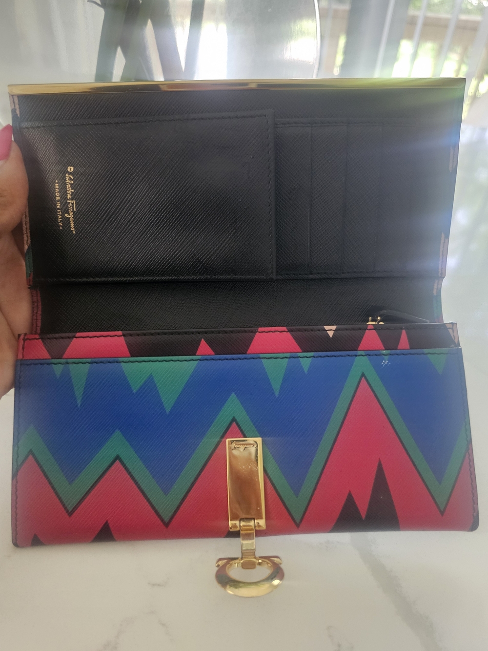 Gorgeous Ferragamo Chevron Pattern Multicolor Women's Clutch Wallet - As Is - Picture 3 of 9